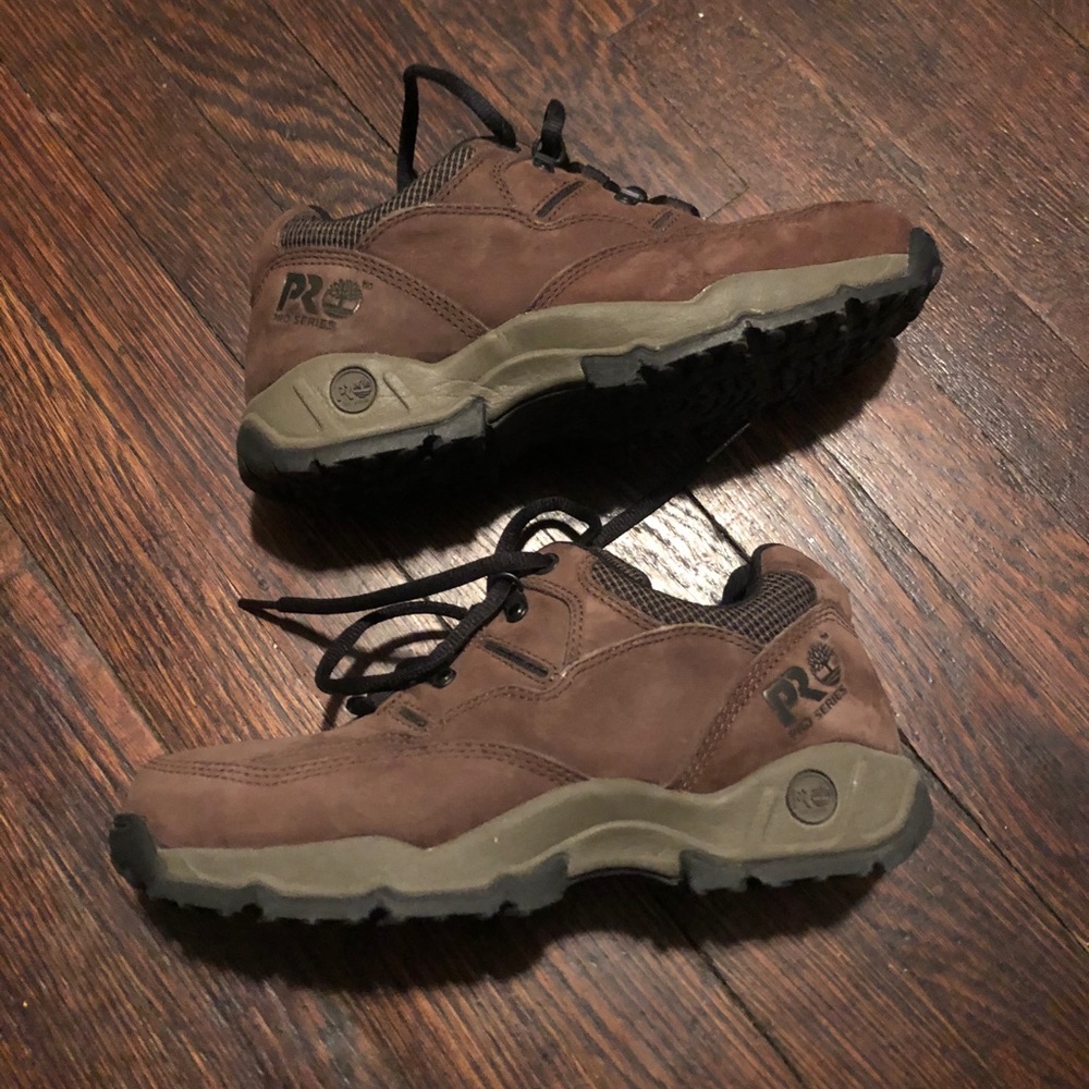 Low cut boots